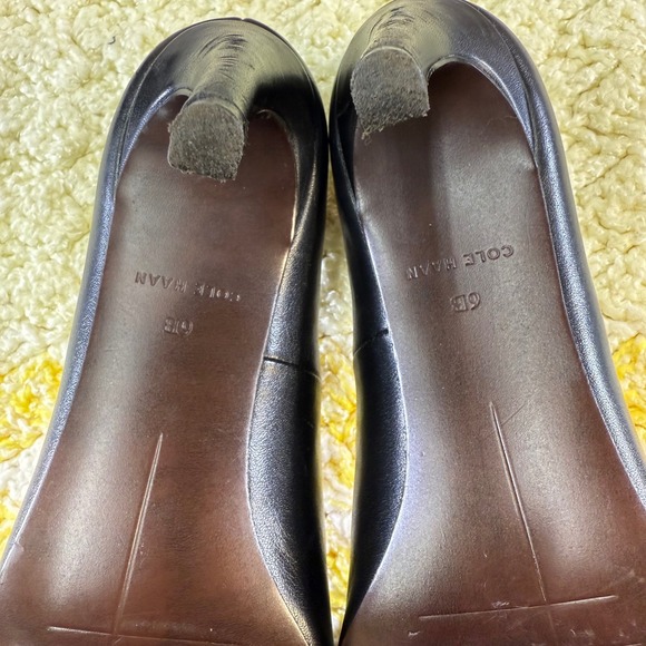 New money Cole Haan Black Leather Pointed Toe Stiletto Heels Women's Size‎ 6B - Picture 14 of 16
